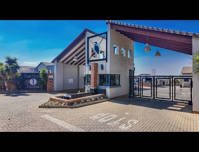 3 BEDROOM TOWNHOUSE FOR SALE IN SUMMERSET